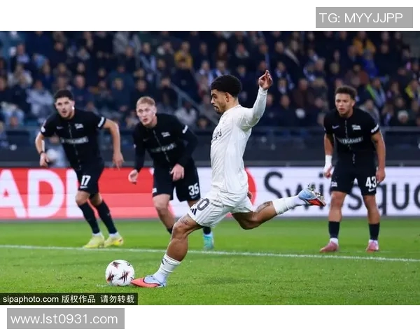 深圳足球队在洲际杯积分榜上以62分稳居第一名展现强劲实力