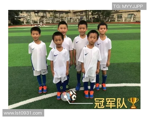 金俊秀心目中的足球偶像与他热爱的比赛瞬间分享